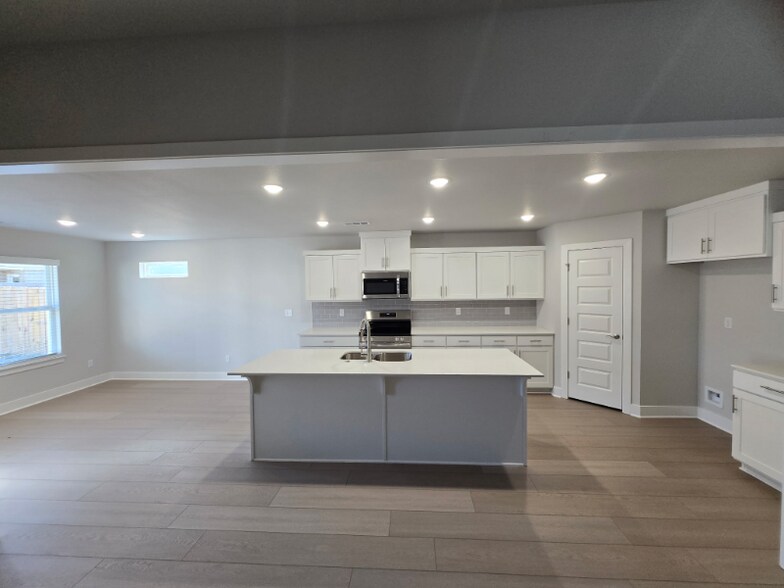 Building Photo - 480 S Benchmark Ln