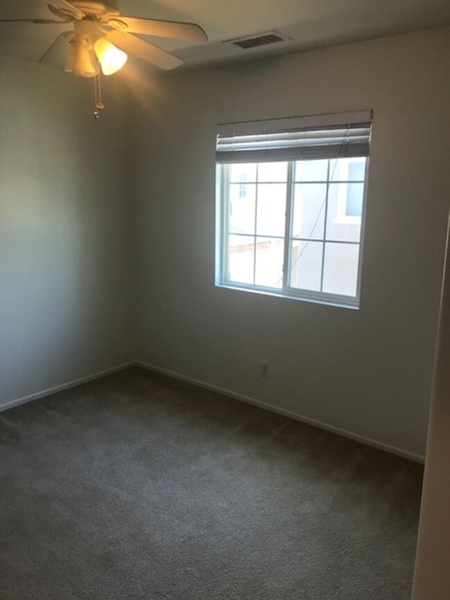 Building Photo - Gated Community!