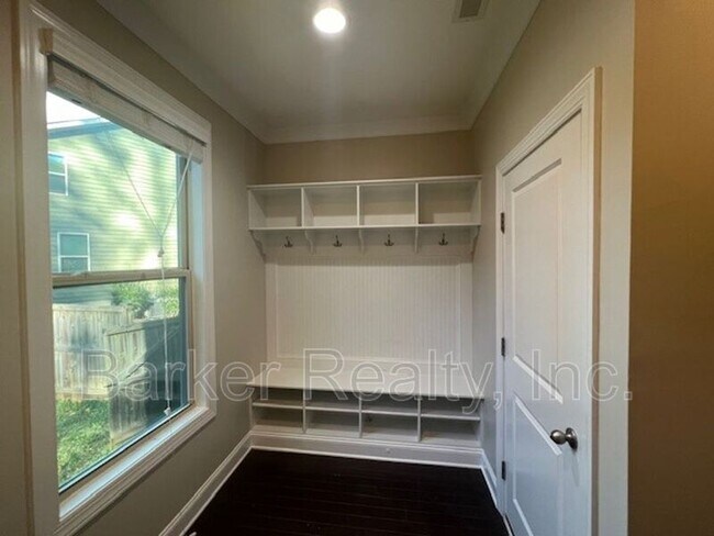 Building Photo - 324 Matilda Pl