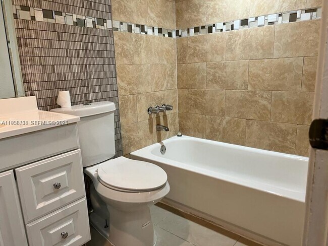 Building Photo - 1305 W 53rd St