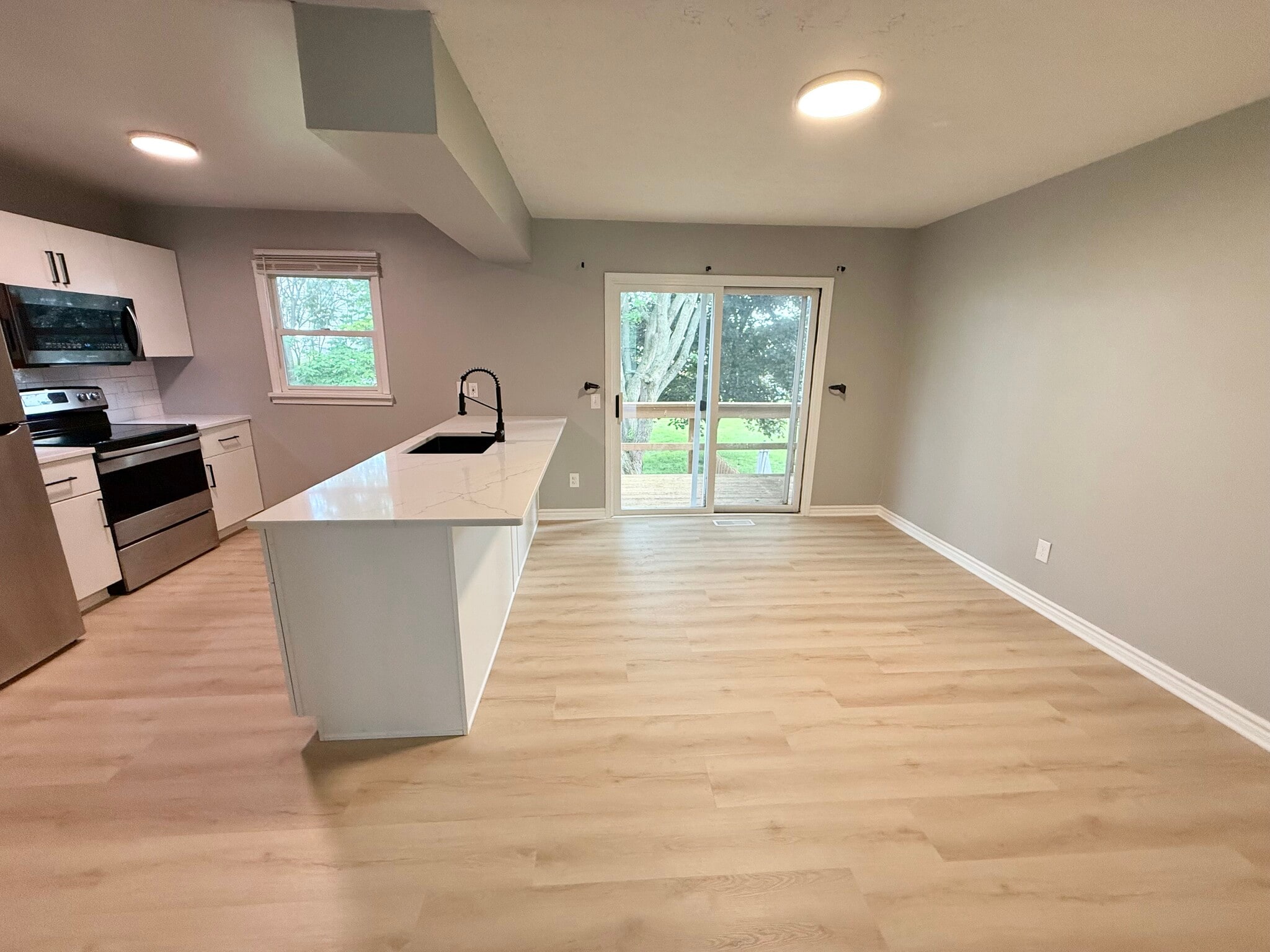 Building Photo - 1083 Cunningham Dr