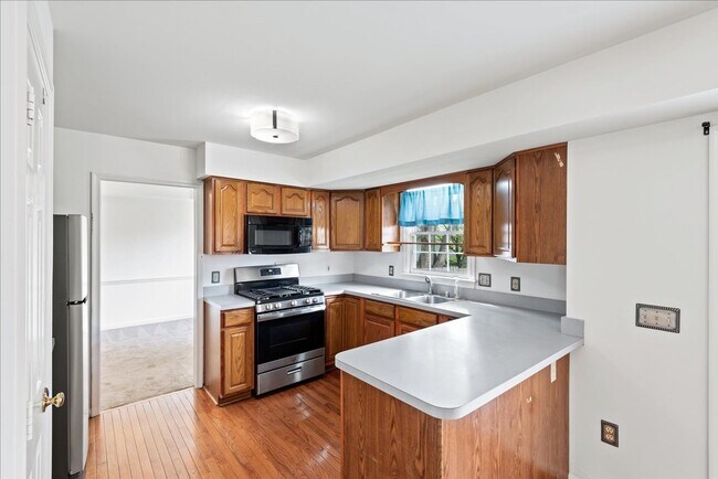 Building Photo - SHORT-TERM RENTAL