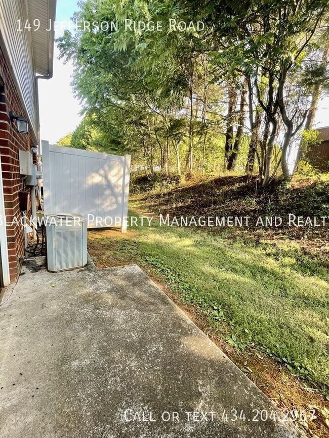 Building Photo - 149 Jefferson Ridge Rd