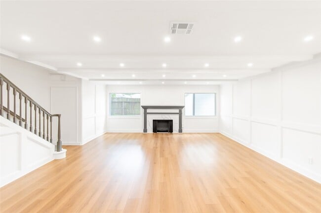 Building Photo - 15202 La Paloma Dr