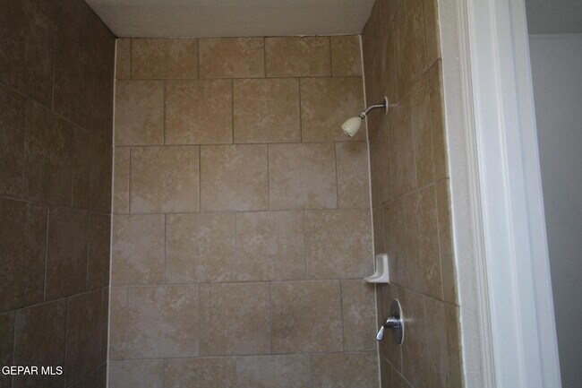 Building Photo - 906 Geronimo Dr