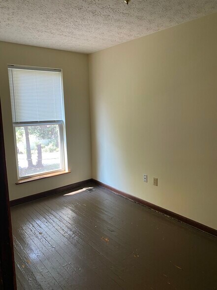 Building Photo - 395 E 15th Ave