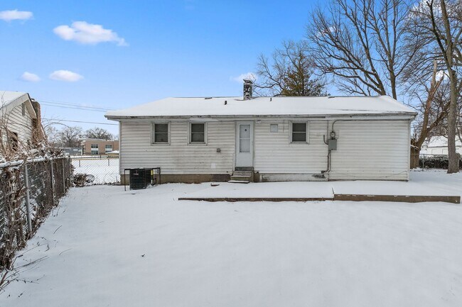 Building Photo - Bedroom, 1-Bathroom Home for Rent – Section 8 Accepted