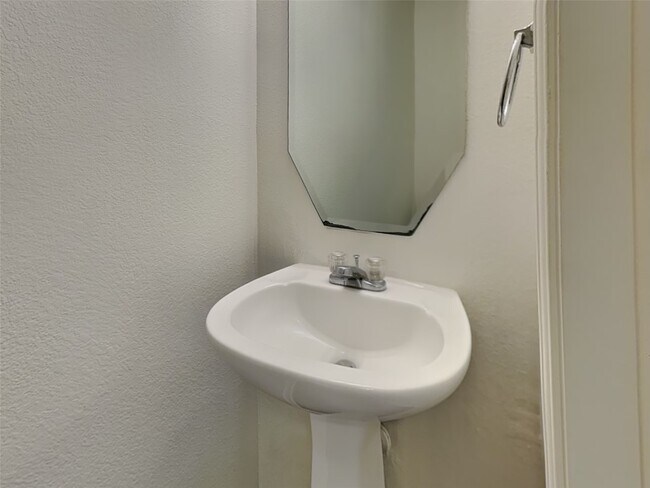 Building Photo - 20719 Dickinson Manor Ln