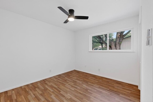 Building Photo - 9807 Dallum Dr