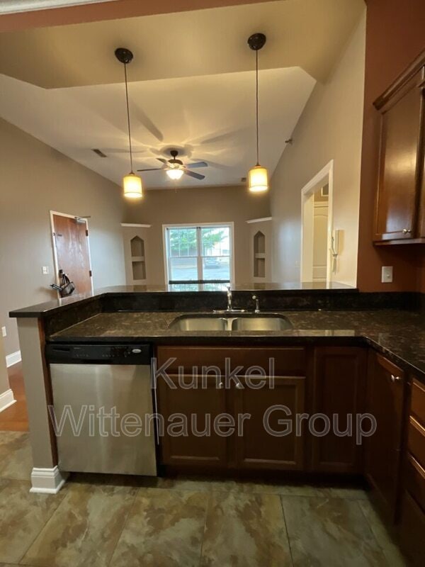 Building Photo - 409 W Washington St