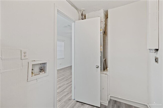 Building Photo - 22 Vista Hermosa St
