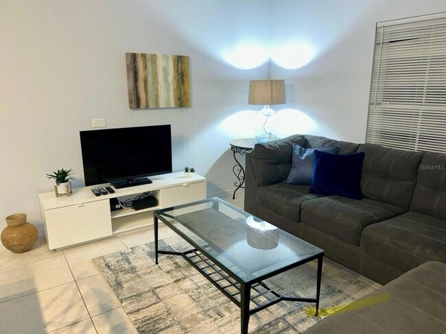 Building Photo - 4562 Yellowgold Rd E