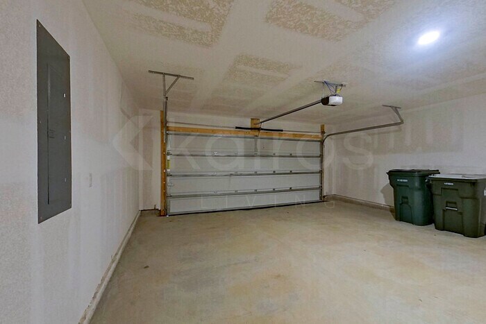 Building Photo - 401 Monarch Ln