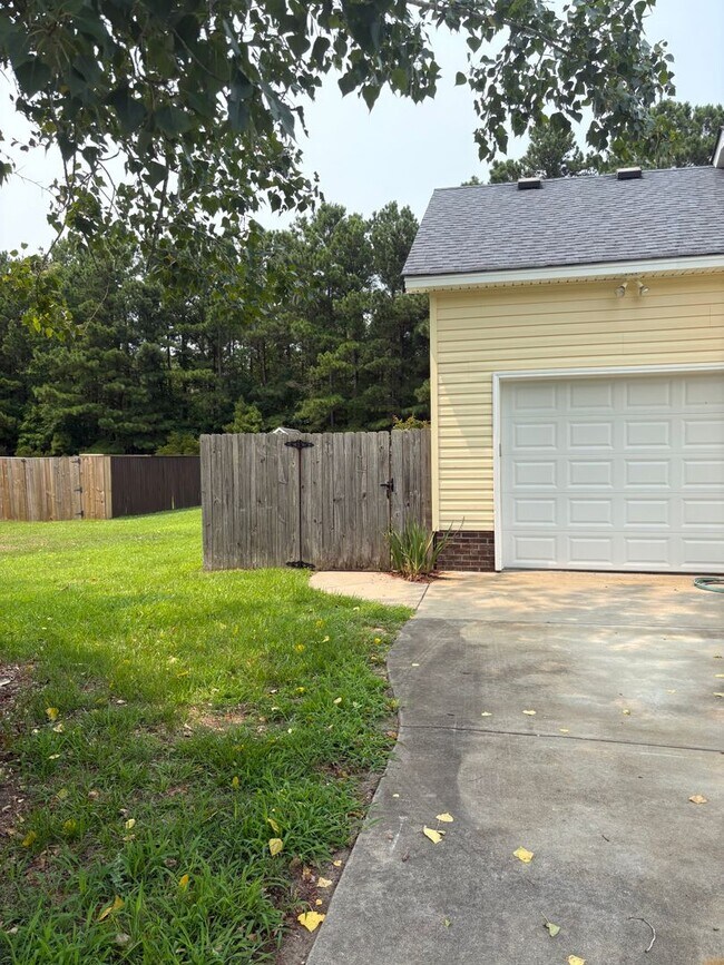 Building Photo - 124 Deerfield Ln