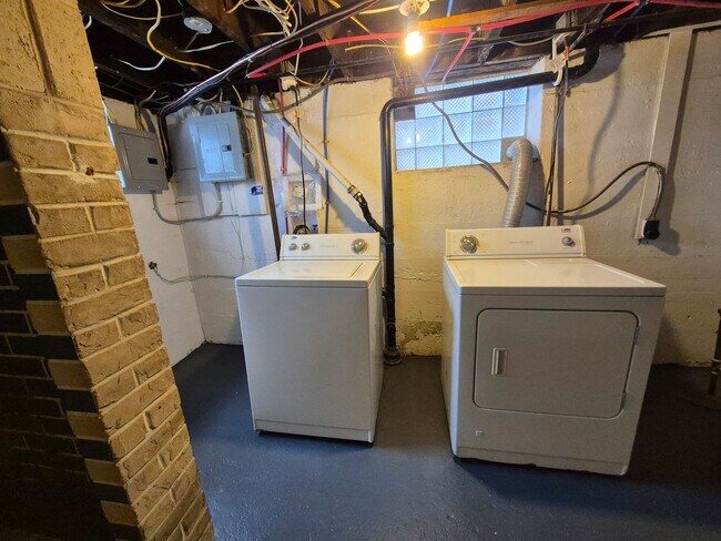 Building Photo - Newly Renovated Home in the Heart of Morningside!