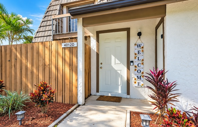 Building Photo - 4012 Palm Bay Cir