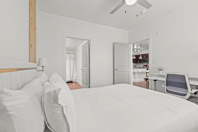 Building Photo - 5250 Town and Country Blvd