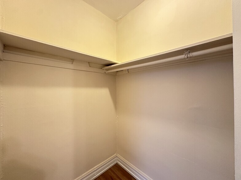 Building Photo - 4834 N Damen Ave