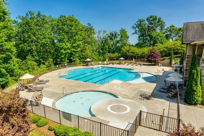 Building Photo - Spectacular 5 Bedrm, 3.5 Bath in the gated...