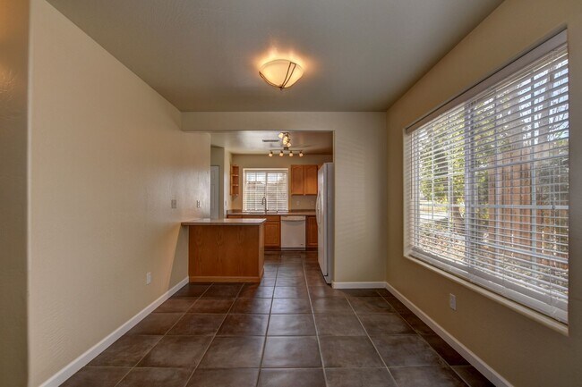 Building Photo - 9100 E Lakeshore Dr