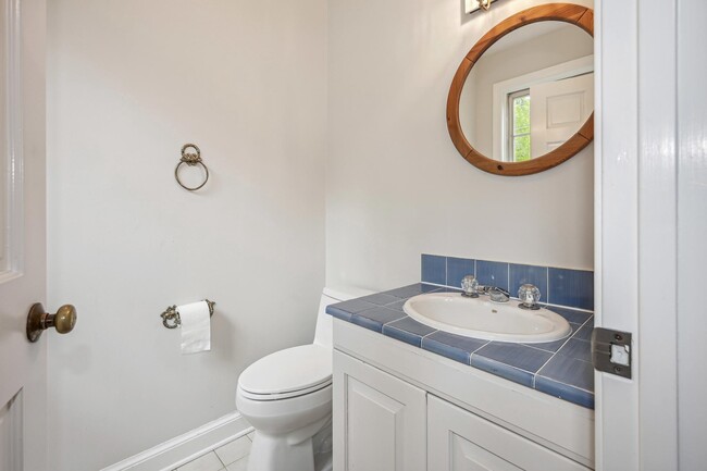 Building Photo - 3525 Williamsburg Ln NW