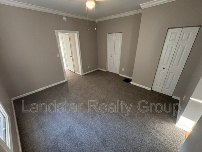 Building Photo - 2127 Grinstead Dr