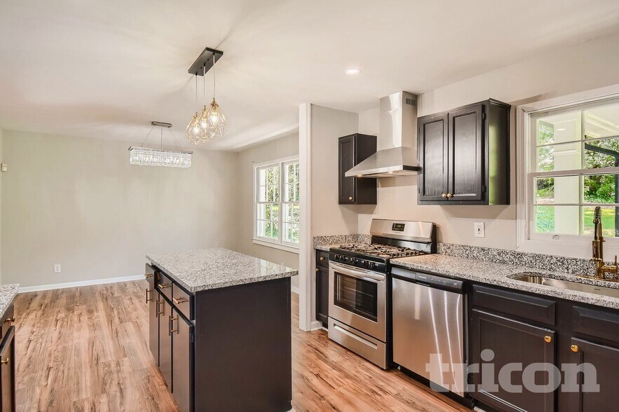 Building Photo - 535 Circle Dr