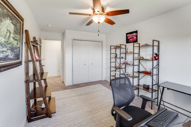 Building Photo - LUXURY 5 BEDROOM HOME AVAILABLE IN MAHOMET