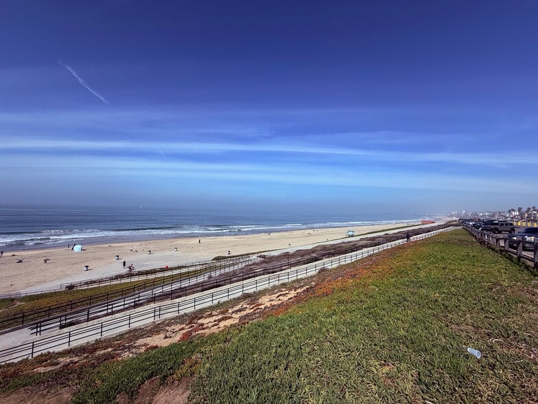 Building Photo - 323 S Francisca Ave