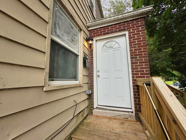 Building Photo - 750 S Harris Ave