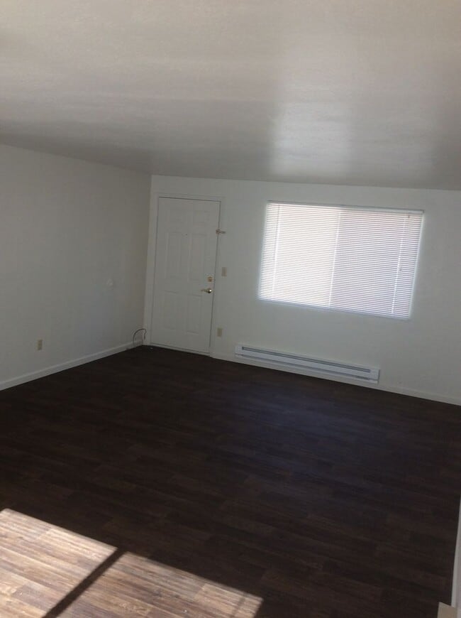 Building Photo - 1315 SW G St