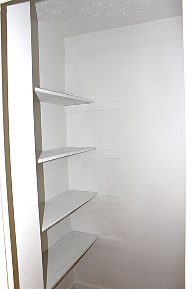 Master closet 2 - 1095 Mountain Springs Dr NW