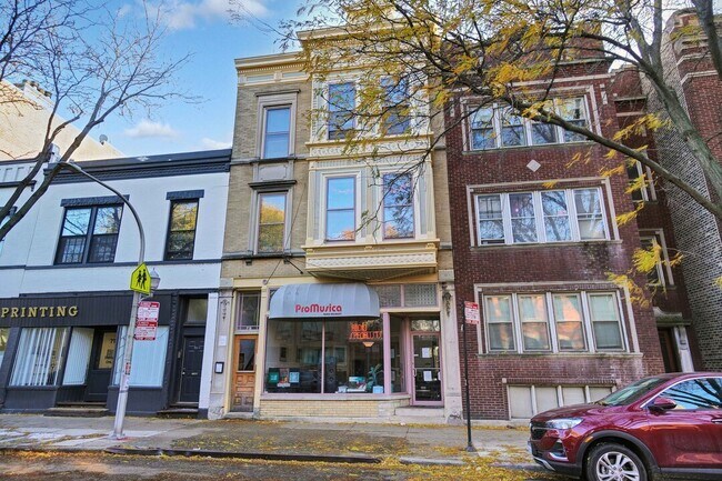 Building Photo - 713 W Wrightwood Ave