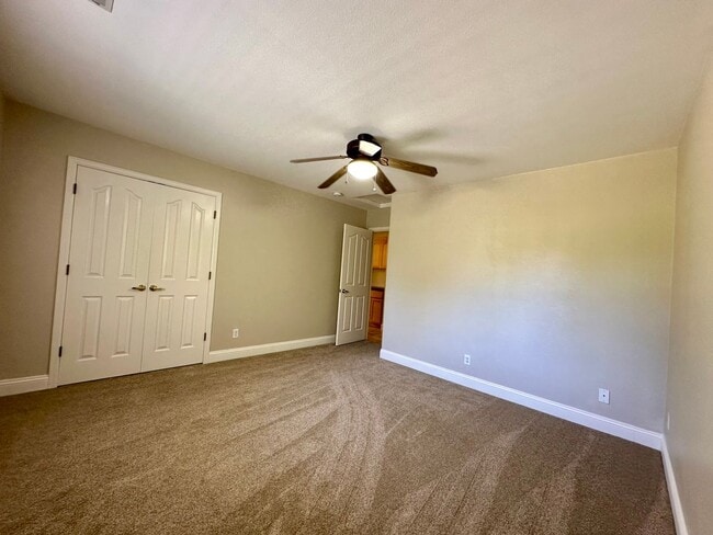Building Photo - Beautiful well maintained home! Excellent ...