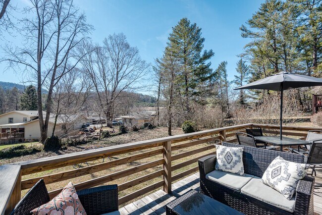 Building Photo - Unfurnished Beaverdam Home - All One Level