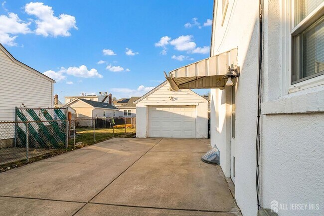 Building Photo - 186 Prigmore St