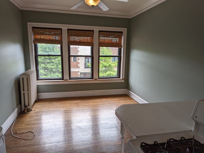 Building Photo - 3702 N Lakewood Ave