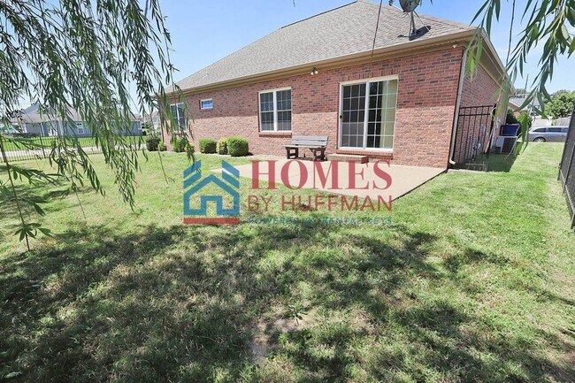 Building Photo - Three Bedroom | Two Bathroom | Newburgh