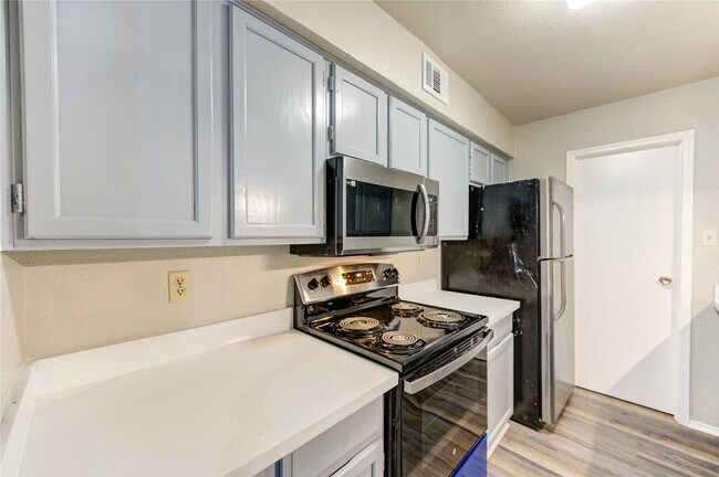 Building Photo - 6500 Sands Point Dr