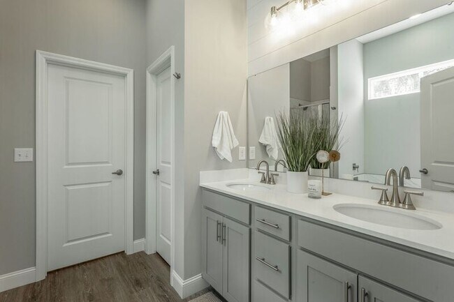 Building Photo - 531 Strong Ave