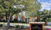 Building Photo - 4870 Eisenhower Ave