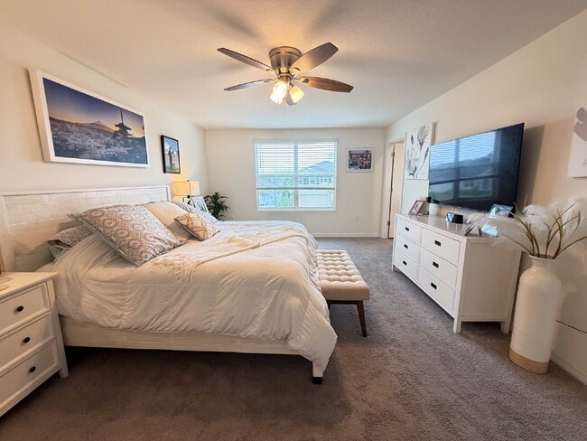Building Photo - Spacious 4-Bedroom Home with Granite Count...