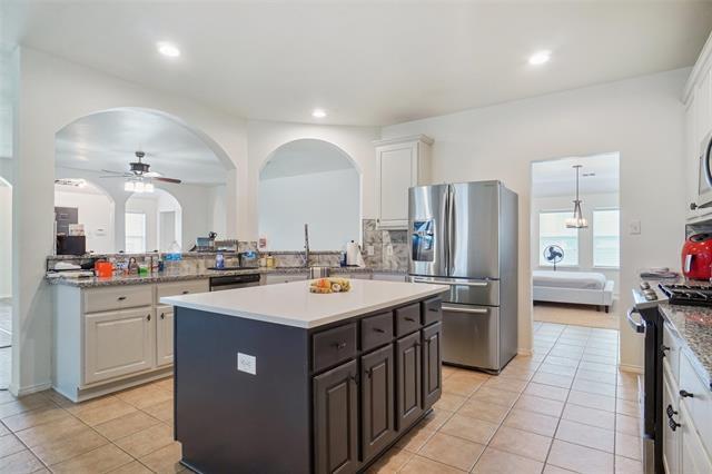 Building Photo - 8652 Fernhill Dr