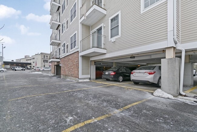 Building Photo - 260 Main St