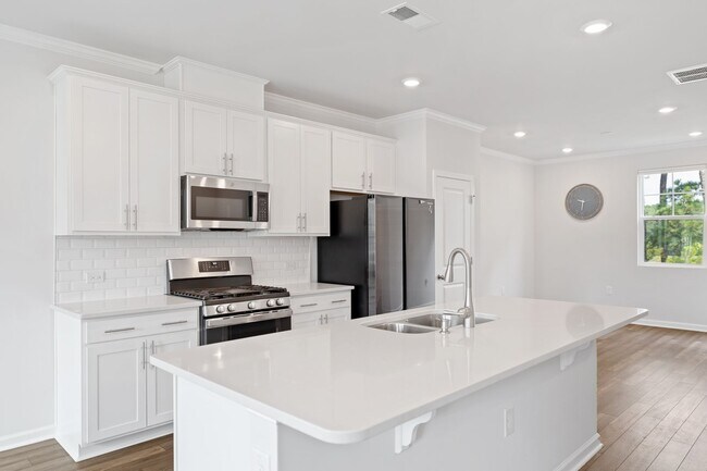 Building Photo - Charming 3-bedroom, 3.5-bathroom townhouse...
