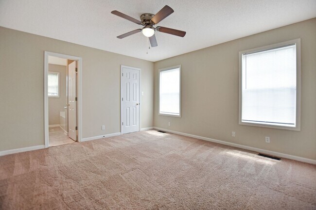 Building Photo - Pet Friendly Three Bedroom with Bonus!
