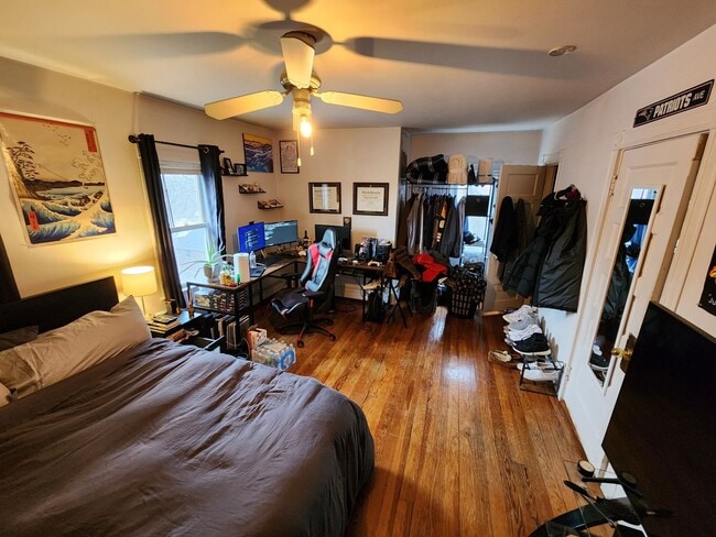 Building Photo - Best Deal Around! Don't Hesitate To Reach Out To Set Up A Showing