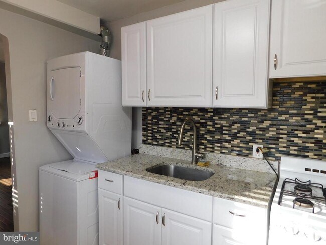 Building Photo - 4243 Princeton Ave