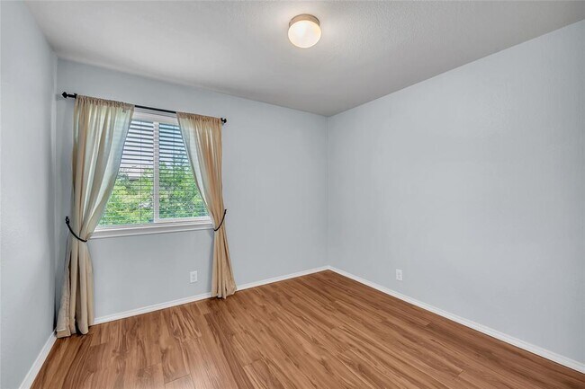 Building Photo - 8609 Rock Pigeon Dr