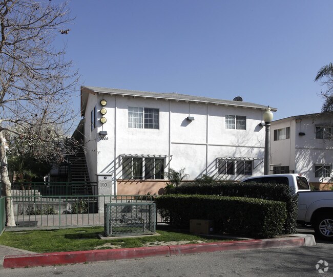 Primary Photo - 1009 S Minnie St